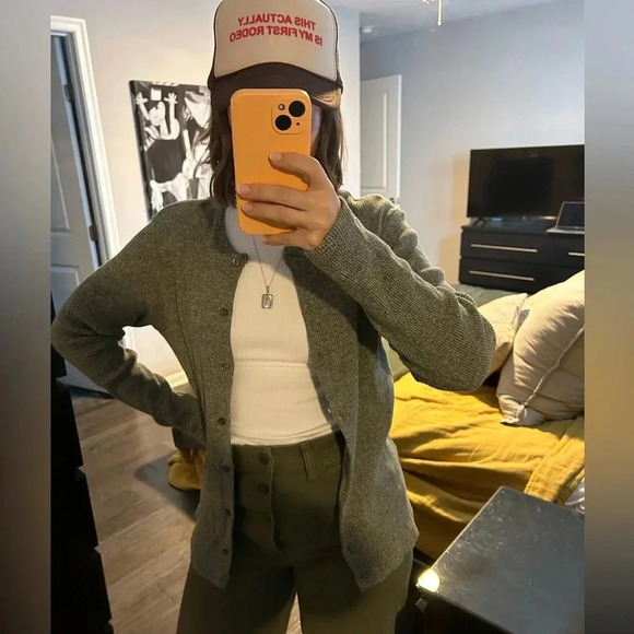 G.H. Bass & Co. Gray Women's Cardigan Sweater - Picture 4 of 5